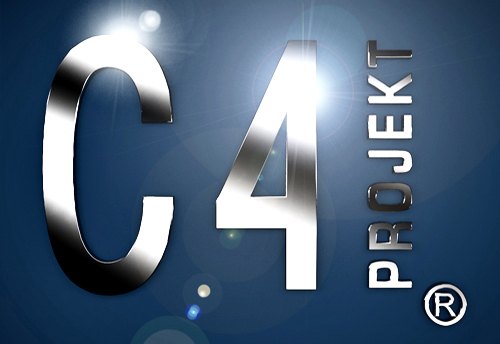 Logo C4 Projekt: verchromte Buchstaben „C4“ mit dem Schriftzug „Projekt“ auf blauem Grund